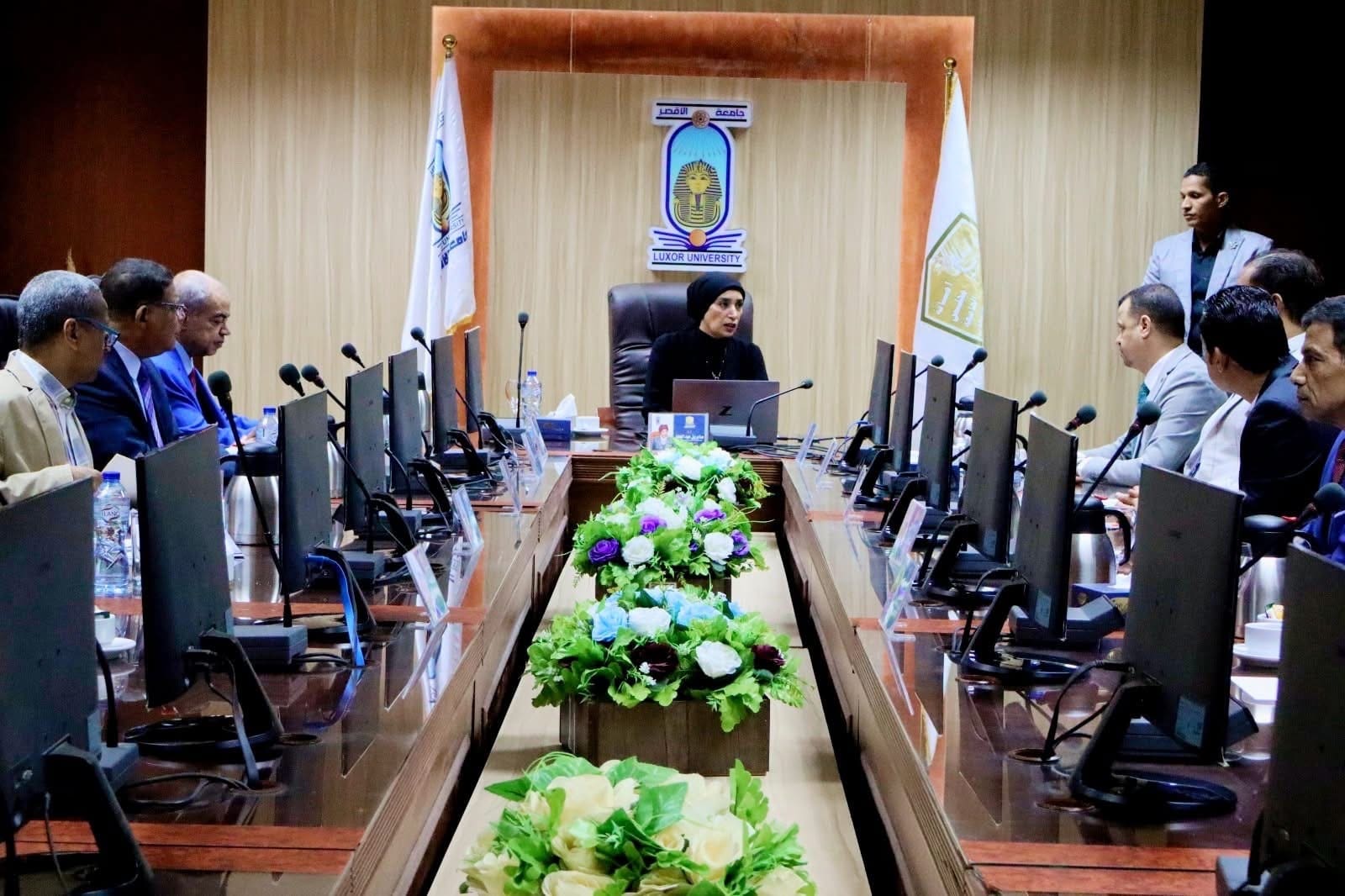 IMG 3822 جامعة الأقصر مجلس جامعة الأقصر يشكل مجلس أمناء الجامعة الأهلية المؤقت لحين تشكيل مجلس أمنائها بالقرار الوزاري موقع في الجامعة