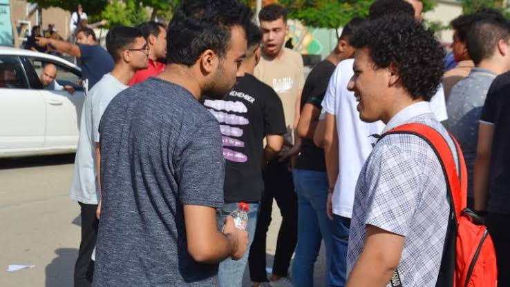 IMG 4008 الأحياء توافد طلاب الثانوية العامة 2025 على اللجان الامتحانية بشمال سيناء موقع في الجامعة