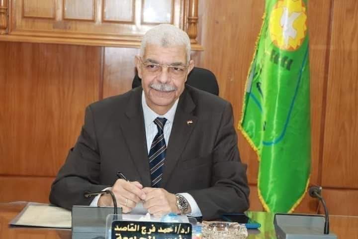 بالتعاون بين كلية الطب ومعهد الأورام بجامعة المنوفية.. إجراء جراحة ناجحة لإعادة الحركة بالساقين لمريض 1 IMG 4284 جراحة بالتعاون بين كلية الطب ومعهد الأورام بجامعة المنوفية.. إجراء جراحة ناجحة لإعادة الحركة بالساقين لمريض موقع في الجامعة