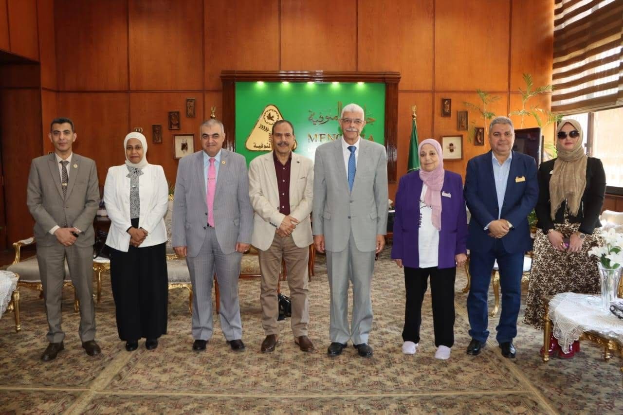 IMG 5205 رئيس رئيس جامعة المنوفية يستقبل وفد المركز القومي للتدريب وإعداد القيادات بالمجلس الأعلى للجامعات موقع في الجامعة