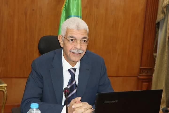 IMG 5466 جامعة المنوفية رئيس جامعة المنوفية يعقد لجنتي المكتبة المركزية والمكتبات "أون لاين" موقع في الجامعة