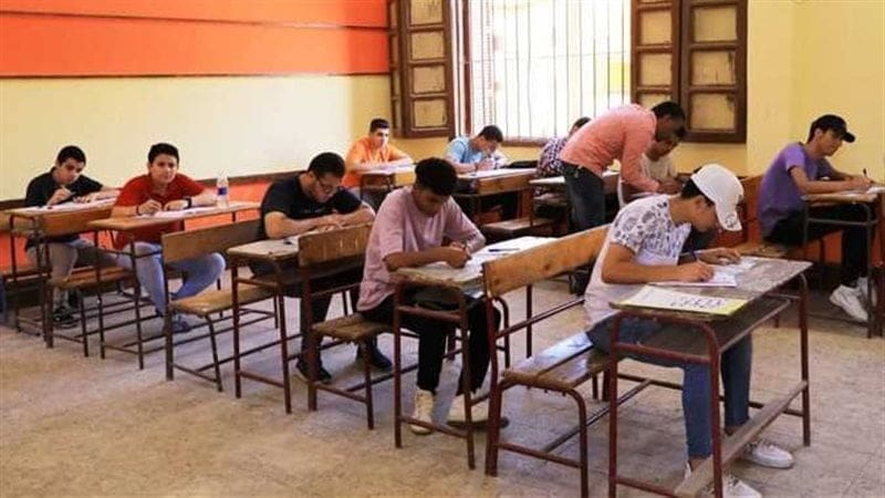 توافد طلاب الثانوية العامة على لجان "جمال عبد الناصر" لأداء امتحان الرياضيات البحتة وسط تأمين مكثف 1 Messenger creation 5CC8AF22 F7E8 435B 9F81 ECBDB95596B5 2 الثانوية توافد طلاب الثانوية العامة على لجان "جمال عبد الناصر" لأداء امتحان الرياضيات البحتة وسط تأمين مكثف موقع في الجامعة