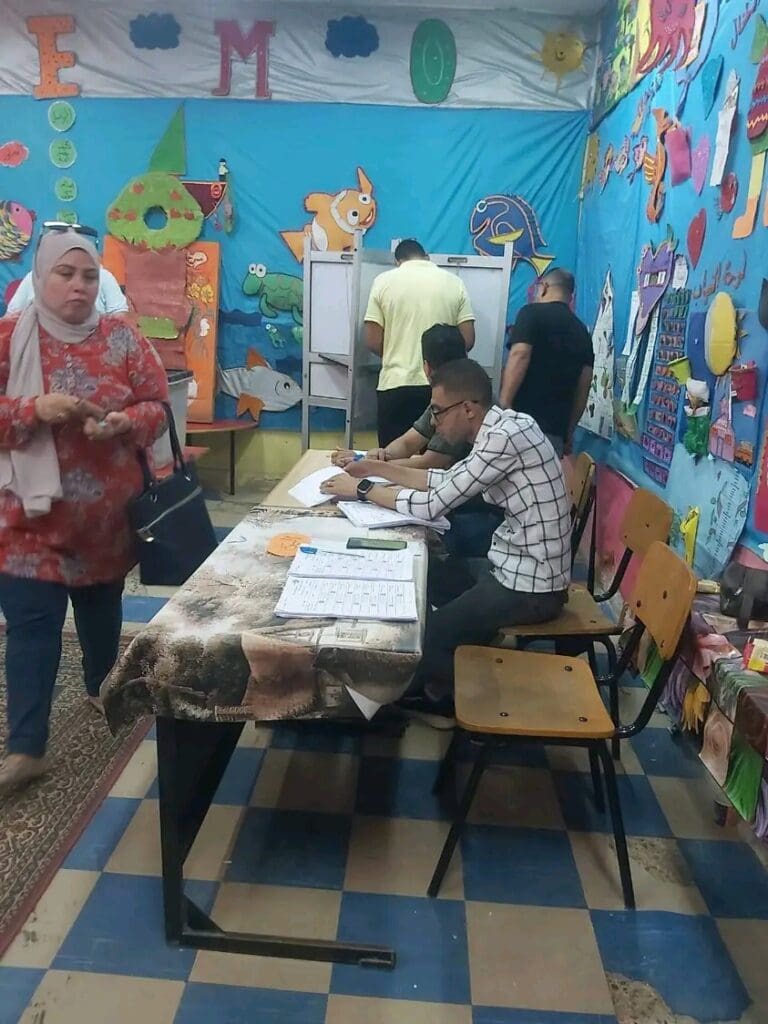 إقبال من معلمي الغربية على المشاركة في انتخابات مجلس الشيوخ 2025 12 1754297217015 المدرسة إقبال من معلمي الغربية على المشاركة في انتخابات مجلس الشيوخ 2025 موقع في الجامعة