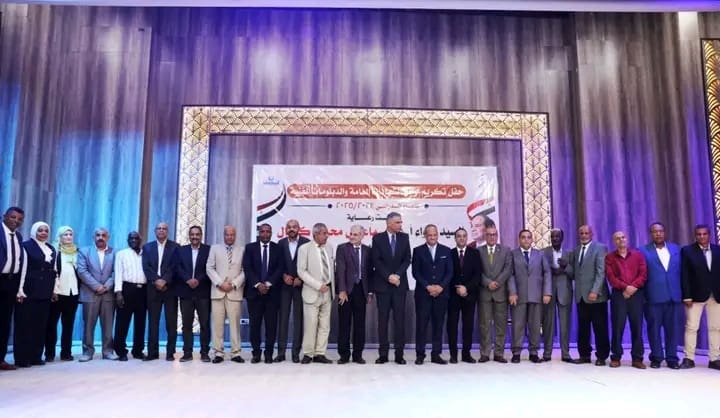 محافظ أسوان يكرم 51 طالبًا من أوائل الشهادات الإعدادية والثانوية والفنية 11 1754919564130 جامعة دراية محافظ أسوان يكرم 51 طالبًا من أوائل الشهادات الإعدادية والثانوية والفنية موقع في الجامعة