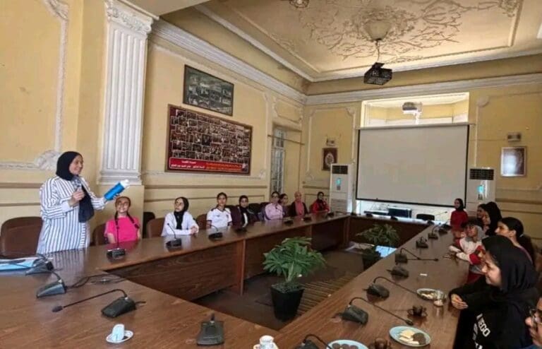"لا للبلاستيك أحادي الاستخدام".. حملة توعوية بعلوم الرياضة بنات حلوان 24 1754992786671 تعاون "لا للبلاستيك أحادي الاستخدام".. حملة توعوية بعلوم الرياضة بنات حلوان موقع في الجامعة