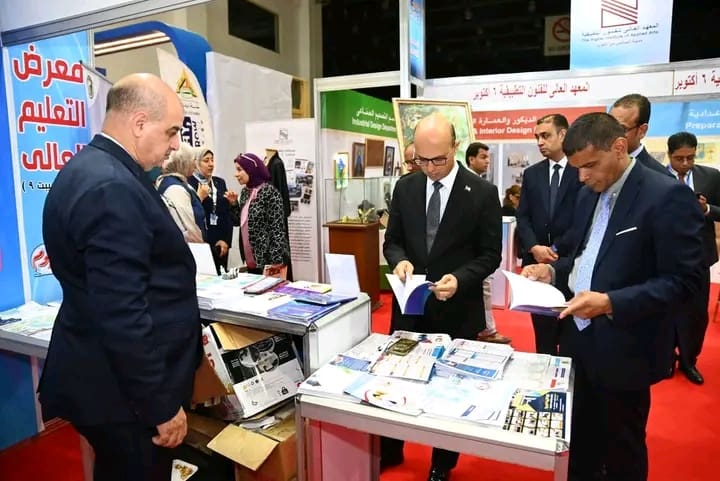 1755108323330 جامعة جامعات أسيوط تحصد إشادة رئيسها في معرض التعليم العالي يوني إيجيبت 2025 موقع في الجامعة