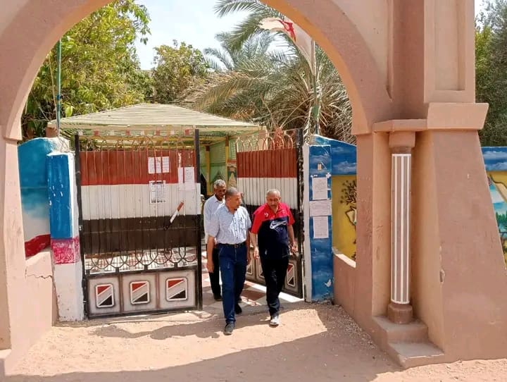 وكيل تعليم الوادي الجديد يتابع ميدانيًا جاهزية إدارة الداخلة للعام الدراسي الجديد 4 1755270302671 تعليم وكيل تعليم الوادي الجديد يتابع ميدانيًا جاهزية إدارة الداخلة للعام الدراسي الجديد موقع في الجامعة