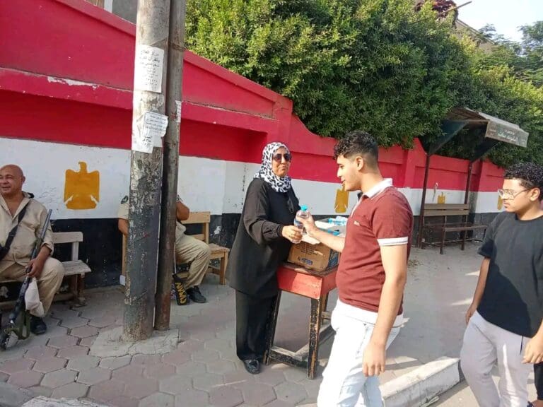 تعليم الفيوم يستقبل طلاب الثانوية العامة بالمياه والشيكولاتة قبل دخول اللجان 1 1755329487145 تعليم تعليم الفيوم يستقبل طلاب الثانوية العامة بالمياه والشيكولاتة قبل دخول اللجان موقع في الجامعة
