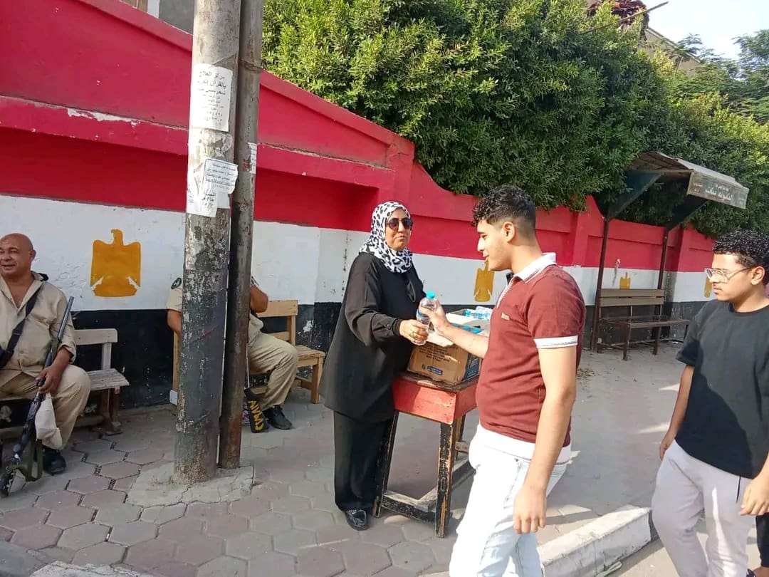 1755329487145 تعليم تعليم الفيوم يستقبل طلاب الثانوية العامة بالمياه والشيكولاتة قبل دخول اللجان موقع في الجامعة