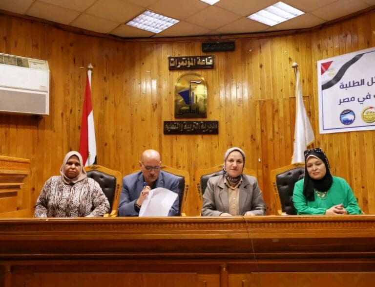 تعليم القاهرة: توفير كافة سبل الراحة والدعم النفسي للطلاب خلال الامتحانات 18 1755427618643 تدريب تعليم القاهرة: توفير كافة سبل الراحة والدعم النفسي للطلاب خلال الامتحانات موقع في الجامعة