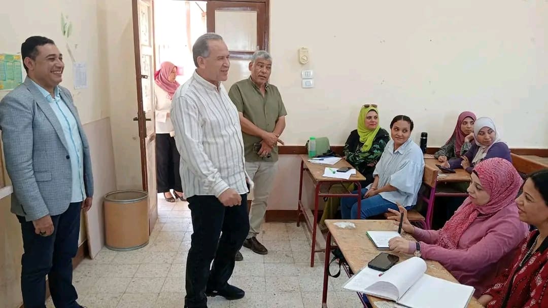 وكيل التعليم بأسيوط يتفقد فعاليات تدريب البرمجة للمعلمين والاخصائيين 1 1755518421426 وكيل وكيل التعليم بأسيوط يتفقد فعاليات تدريب البرمجة للمعلمين والاخصائيين موقع في الجامعة