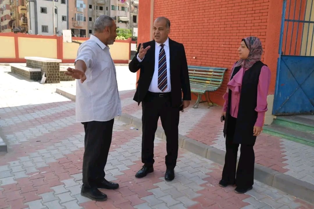 استعدادا للعام الجديد.. وكيل تعليم بورسعيد يتفقد مجمع مدرسة الزهراء الرسمية للغات 1 1755686141510 بورسعيد استعدادا للعام الجديد.. وكيل تعليم بورسعيد يتفقد مجمع مدرسة الزهراء الرسمية للغات موقع في الجامعة