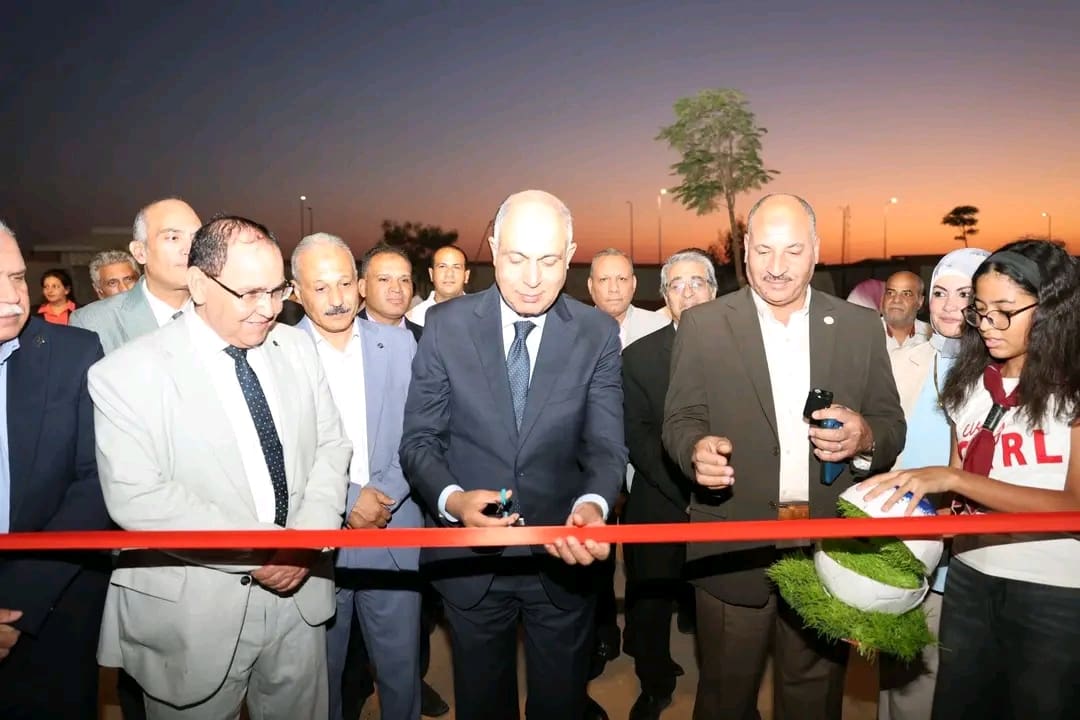 محافظ المنيا يفتتح ملاعب مدرسة حي النوادي الرسمية للغات 1 1755729074217 المنيا محافظ المنيا يفتتح ملاعب مدرسة حي النوادي الرسمية للغات موقع في الجامعة