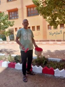 مرتديًا زي العمال.. مدير مدرسة بأسيوط يشارك بيده في دهان الأسوار وتجهيز المدارس قبل العام الدراسي 4 1755938921111 أسيوط مرتديًا زي العمال.. مدير مدرسة بأسيوط يشارك بيده في دهان الأسوار وتجهيز المدارس قبل العام الدراسي موقع في الجامعة