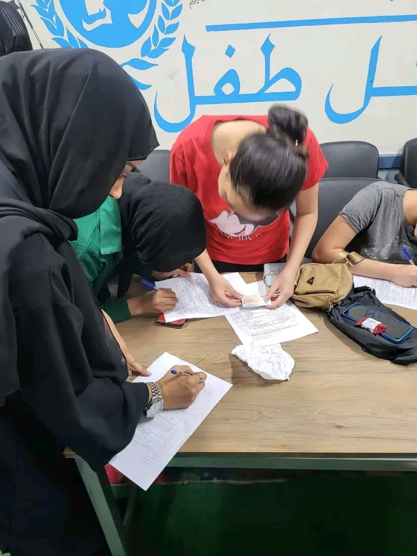 في أسوان.. طالبات الثانوية يتسابقن للتسجيل في نظام البكالوريا المصرية الجديد 1 1756027895196 أسوان في أسوان.. طالبات الثانوية يتسابقن للتسجيل في نظام البكالوريا المصرية الجديد موقع في الجامعة