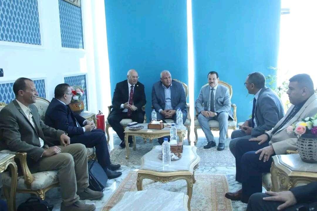 محافظ الوادي الجديد يلتقي وفد اللجنة الفنية للمجلس الأعلى للجامعات الأهلية 1 1756036230374 محافظ الوادي الجديد محافظ الوادي الجديد يلتقي وفد اللجنة الفنية للمجلس الأعلى للجامعات الأهلية موقع في الجامعة