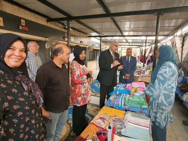 مدير تعليم القليوبية يتابع الاستعدادات النهائية لافتتاح معرض المدرسة المنتجة 1 1756148274323 تعليم القليوبية مدير تعليم القليوبية يتابع الاستعدادات النهائية لافتتاح معرض المدرسة المنتجة موقع في الجامعة