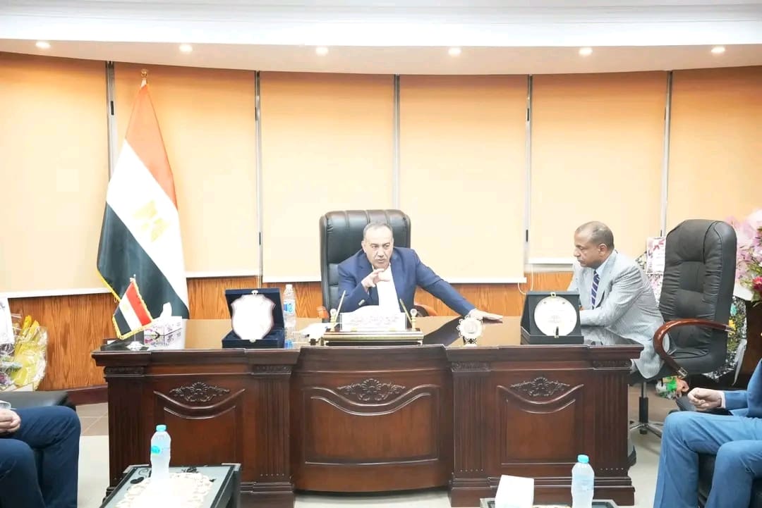 محافظ أسيوط: نصف مليون جنيه لدعم التعليم الفني.. والغرفة التجارية شريك فاعل في التنمية 1 1756205672019 1 أسيوط محافظ أسيوط: نصف مليون جنيه لدعم التعليم الفني.. والغرفة التجارية شريك فاعل في التنمية موقع في الجامعة