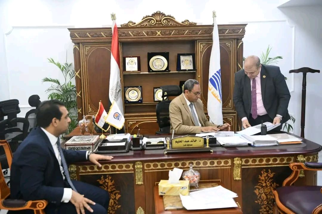 1756206762603 محافظ محافظ قنا يعتمد نتيجة الدور الثاني للشهادة الإعدادية بنسبة نجاح 98% موقع في الجامعة