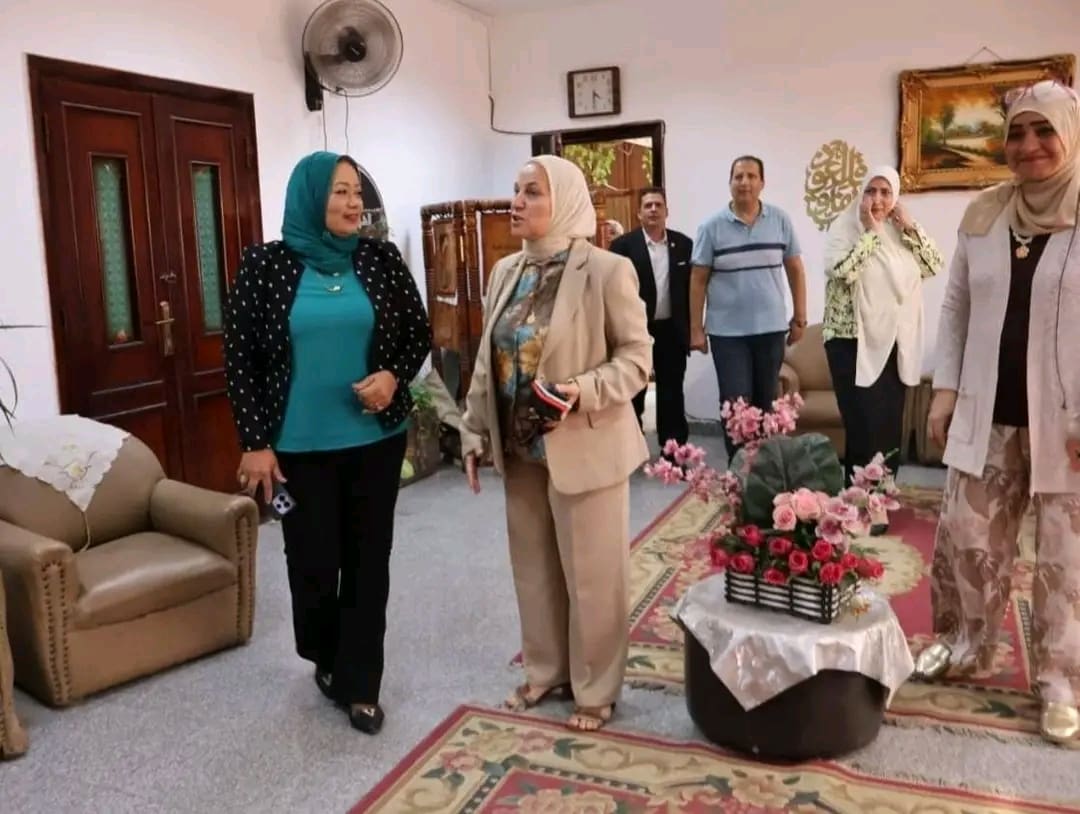 1756643240361 قنا مدير تعليم القاهرة تتفقد إدارة الوايلي.. جولة لحصر الفراغات وتيسير الخدمات للمواطنين موقع في الجامعة
