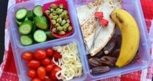 خبيرة تربوية تحذر الأمهات من استعراض اللانش بوكس