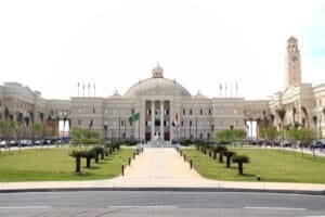 جامعة القاهرة تعلن ضوابط قبول تحويلات الطلاب للعام الجامعي 2025/2026 2 جامعة القاهرة