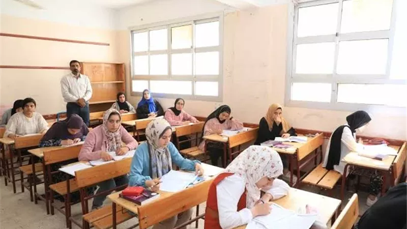 الثانوية العامة 2025 الدور الثاني.. بدء امتحان مواد الكيمياء والجغرافيا 1 451 الثانوية الثانوية العامة 2025 الدور الثاني.. بدء امتحان مواد الكيمياء والجغرافيا موقع في الجامعة