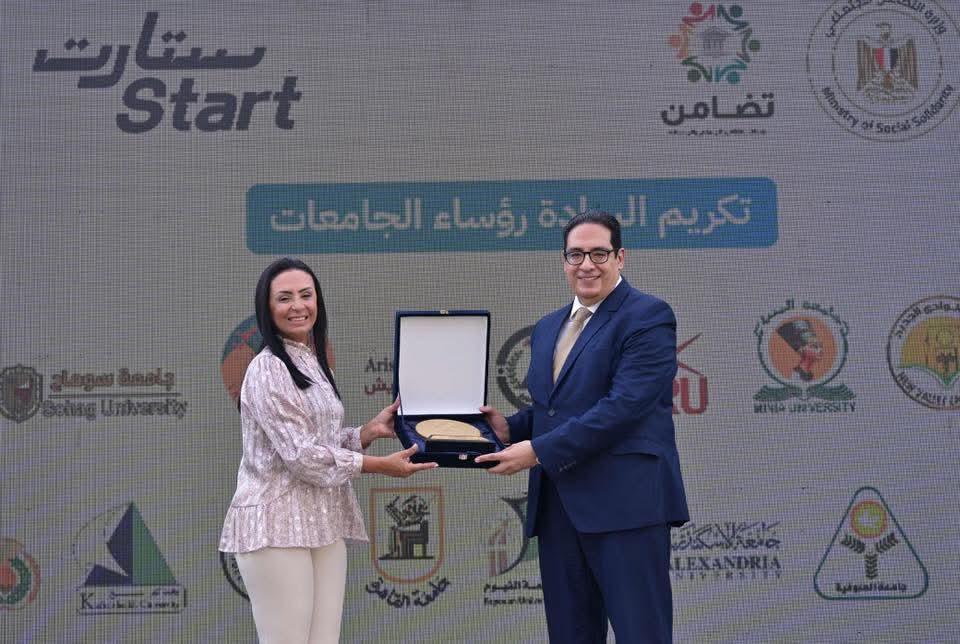 رئيس جامعة القاهرة يشارك في فعاليات قمة "ستارت" لاختتام أنشطة وحدات التضامن الاجتماعي بالجامعات 1 FB IMG 1754202472025 رئيس جامعة القاهرة رئيس جامعة القاهرة يشارك في فعاليات قمة "ستارت" لاختتام أنشطة وحدات التضامن الاجتماعي بالجامعات موقع في الجامعة
