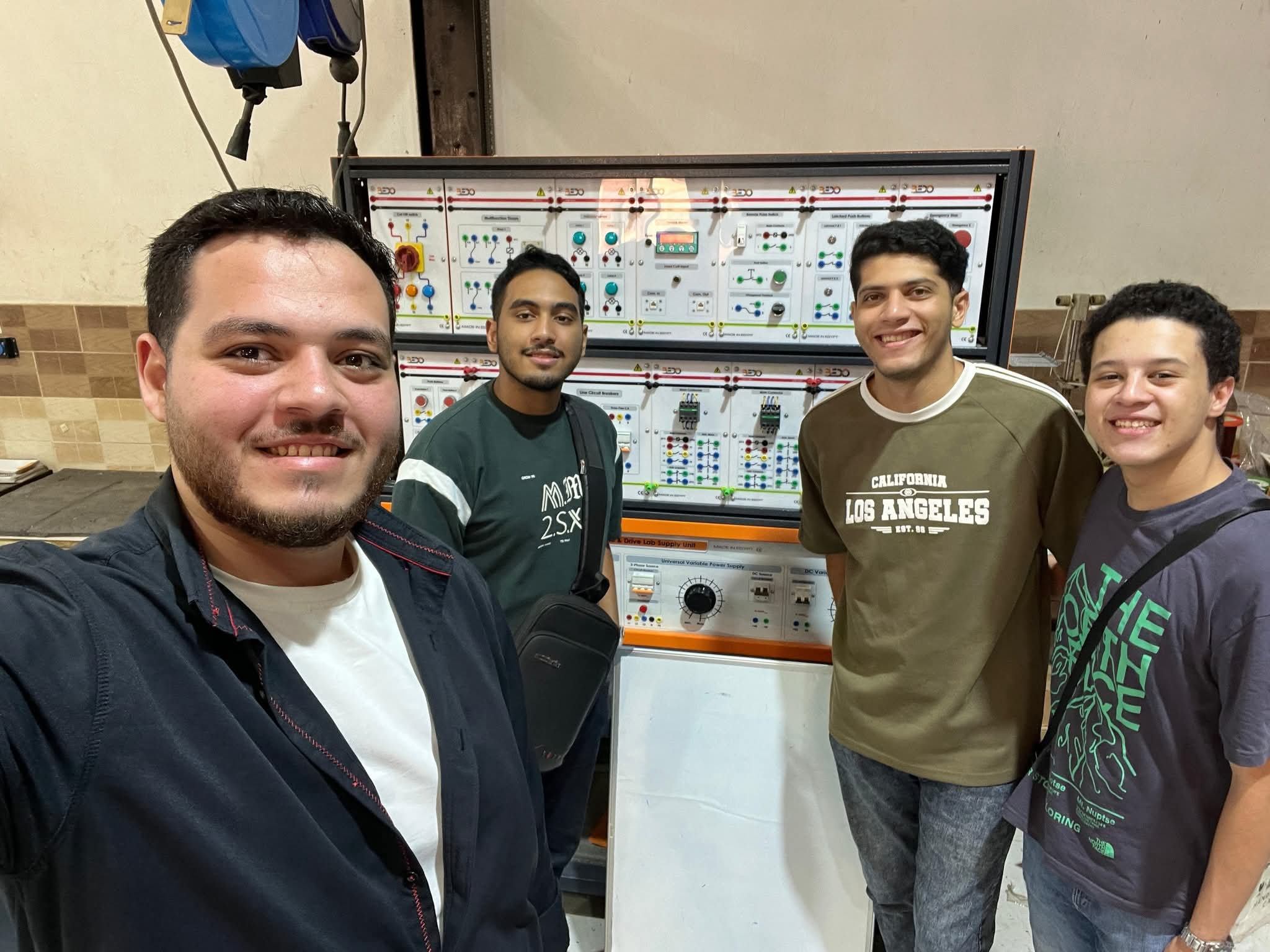 FB IMG 1754825290098 جامعة العلمين تدريب ميداني لطلاب هندسة جامعة المنصورة الأهلية على تقنيات الذكاء الاصطناعي والميكاترونيكس بمصانع بيدو موقع في الجامعة
