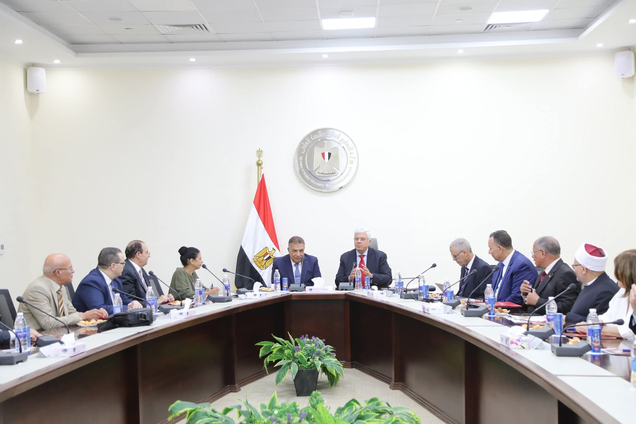 FB IMG 1754987193463 مجلس أمناء انتخاب مجلس أمناء جديد لجامعة المنصورة الجديدة برئاسة نادية زخاري ونائبها أحمد الشعراوي موقع في الجامعة