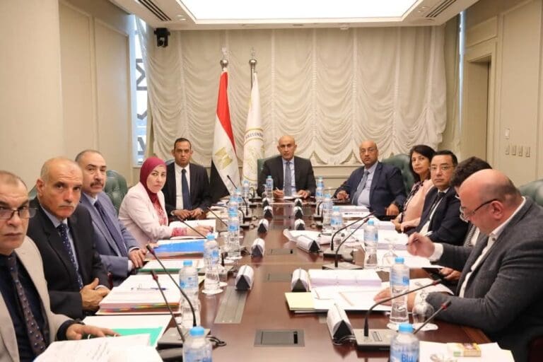 وزير التعليم يرأس اجتماع صندوق دعم المشروعات ويعتمد قرارات لتعزيز البنية التحتية للمدارس 1 FB IMG 1755013795114 التعليم وزير التعليم يرأس اجتماع صندوق دعم المشروعات ويعتمد قرارات لتعزيز البنية التحتية للمدارس موقع في الجامعة