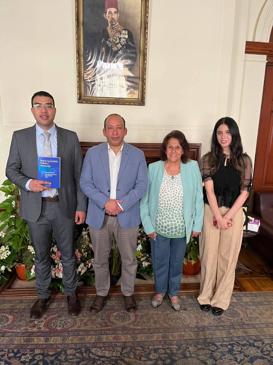 FB IMG 1755161706585 جامعة سوهاج الأهلية طالبة طب قصر العيني تشارك في تأليف فصل بكتاب عالمي عن النشر العلمي موقع في الجامعة