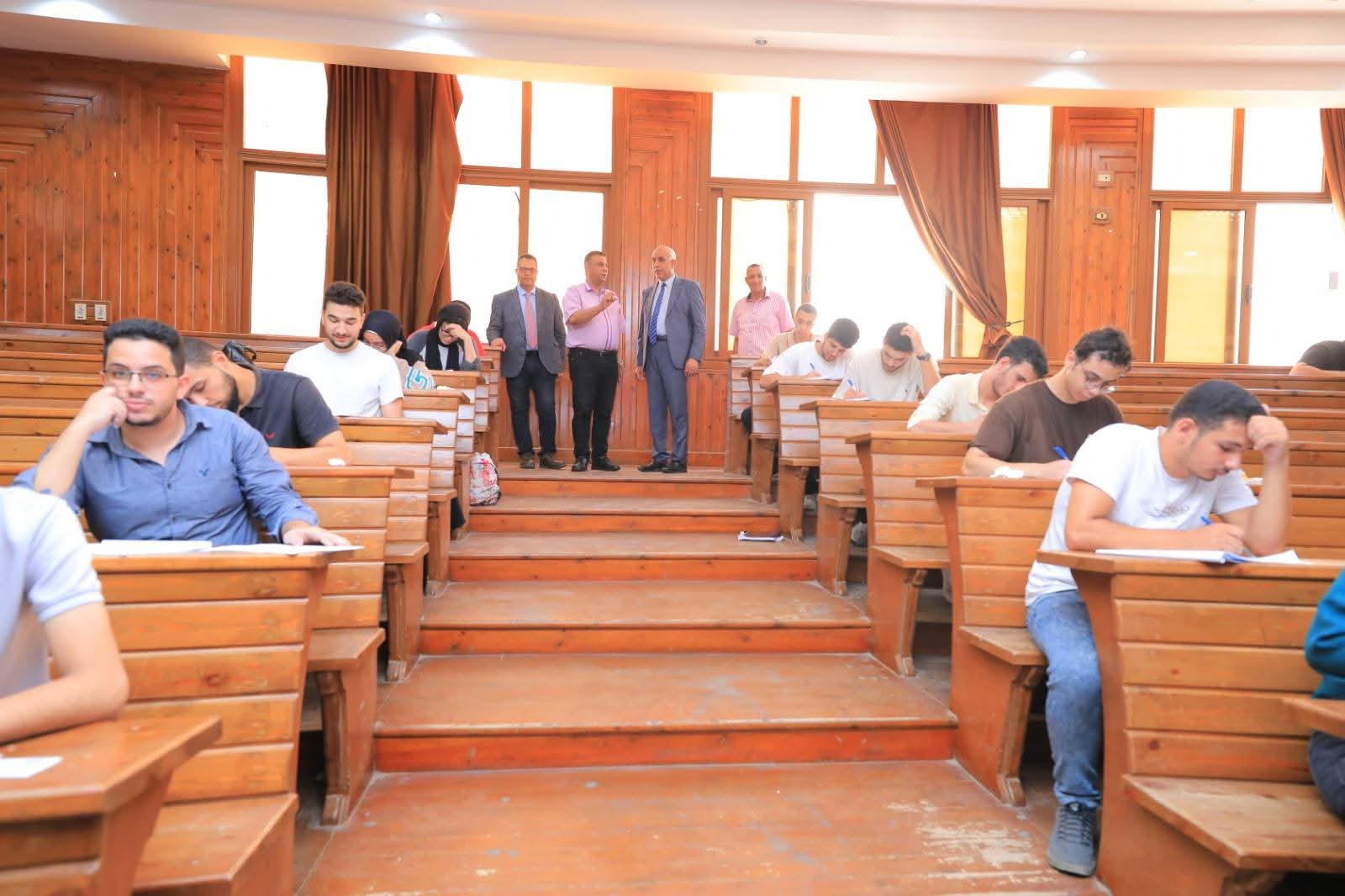 FB IMG 1755176183647 جامعة بنها رئيس جامعة كفر الشيخ يتابع امتحانات الفرقة الرابعة بكلية الطب البشري للعام الجامعي موقع في الجامعة