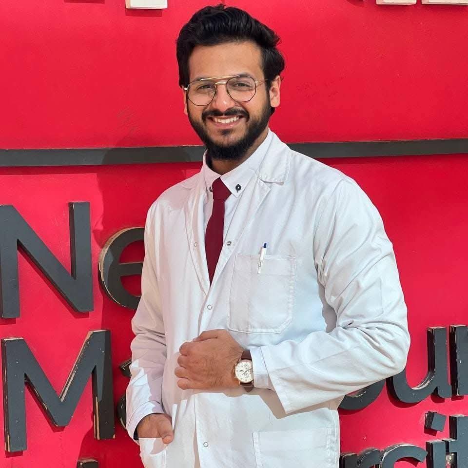 FB IMG 1755330861331 جامعة سوهاج الأهلية طالب بكلية الطب جامعة المنصورة الجديدة يحقق إنجازًا بحثيًا دوليًا في مجال الصرع موقع في الجامعة