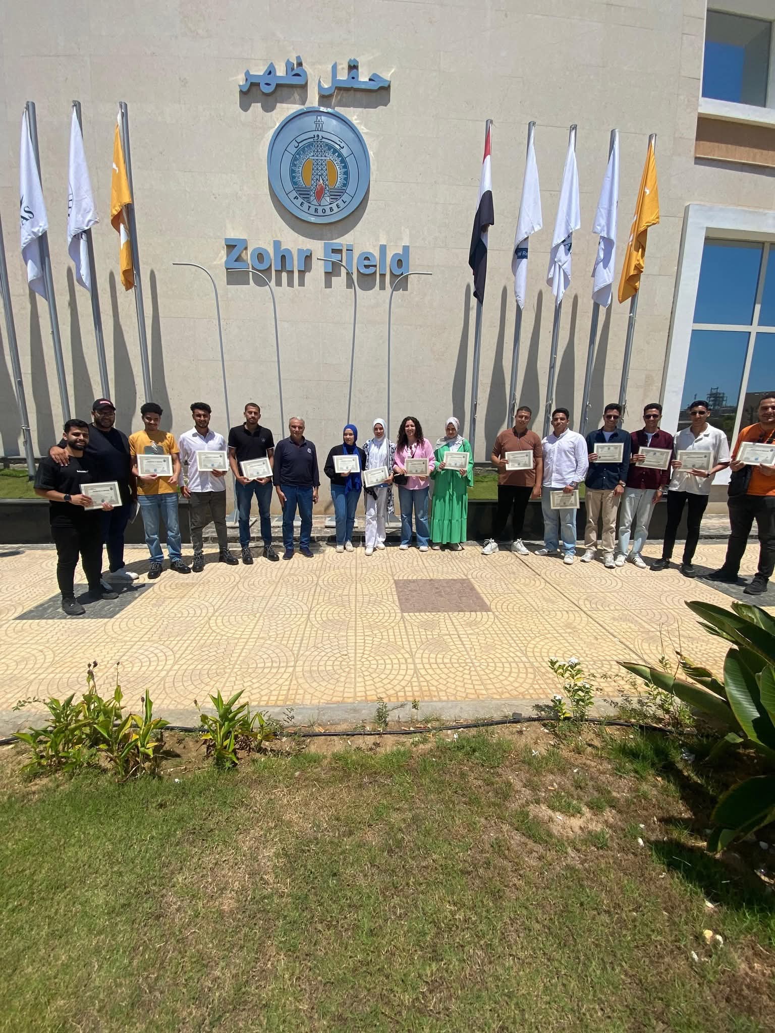 FB IMG 1755429287881 جامعة العلمين جامعة العلمين تتيح لطلاب هندسة البترول والغاز تدريبات ميدانية داخل كبرى شركات البترول موقع في الجامعة