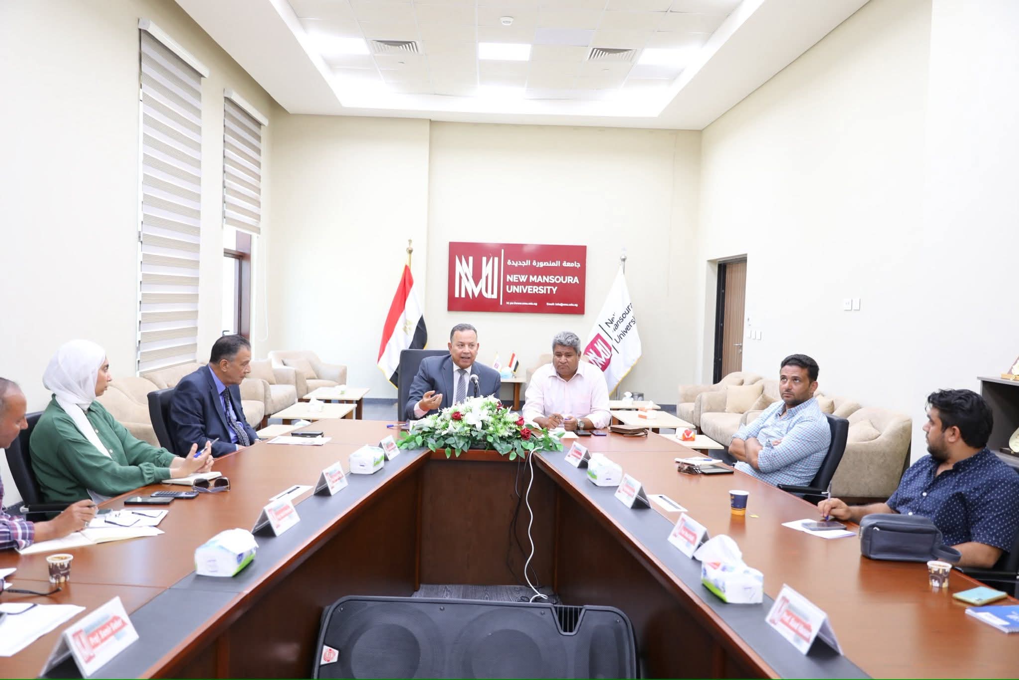 FB IMG 1755444259754 جامعة جامعة المنصورة الجديدة تبحث تسريع وتيرة الأعمال الإنشائية لاستكمال بنيتها التحتية المتكاملة موقع في الجامعة