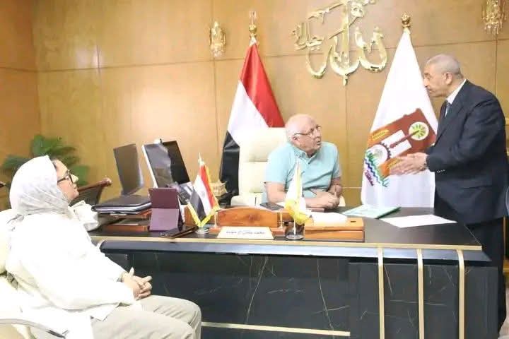 FB IMG 1755527984675 الشهادة الإعدادية محافظ الوادي الجديد يقرر النزول بسن القبول بالصف الأول الابتدائي بالمدرسة الدولية IPS موقع في الجامعة