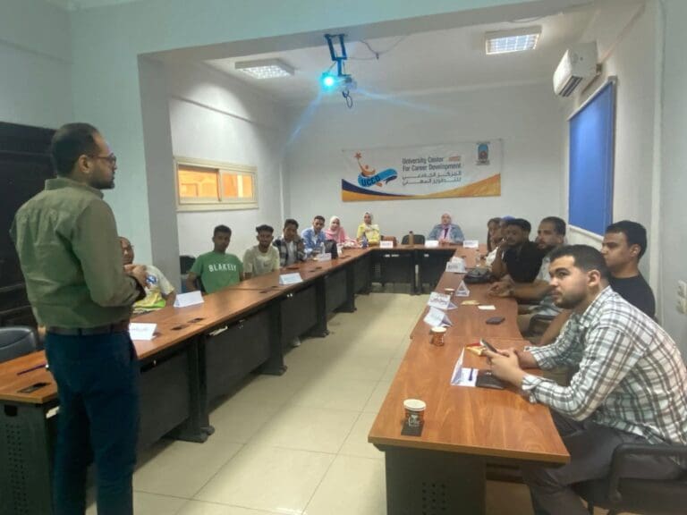 جامعة الأقصر تشارك في النسخة الثانية من مبادرة "كن مستعدًا" لتأهيل الطلاب والخريجين لسوق العمل 10 FB IMG 1755610510141 جامعة بنها جامعة الأقصر تشارك في النسخة الثانية من مبادرة "كن مستعدًا" لتأهيل الطلاب والخريجين لسوق العمل موقع في الجامعة