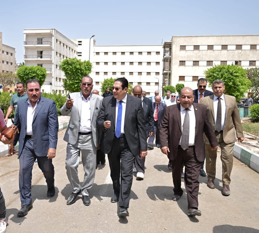 رئيس جامعة القاهرة يتفقد أعمال تطوير المدن الجامعية ويوجه بسرعة الإنجاز قبل العام الدراسي الجديد 1 FB IMG 1755670973144 جامعة رئيس جامعة القاهرة يتفقد أعمال تطوير المدن الجامعية ويوجه بسرعة الإنجاز قبل العام الدراسي الجديد موقع في الجامعة