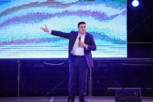 "الإبداع قرار".. الدكتور أحمد عمارة يفك شفرة النجاح في قمة الإبداع الإعلامي للشباب| صور 5 FB IMG 1755768925766 الدكتور أحمد عمارة "الإبداع قرار".. الدكتور أحمد عمارة يفك شفرة النجاح في قمة الإبداع الإعلامي للشباب| صور موقع في الجامعة