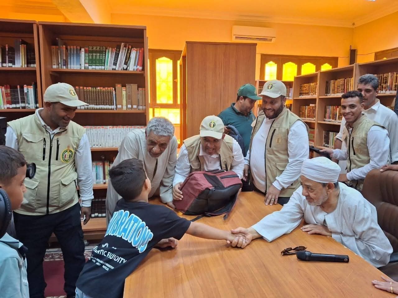 شيخ الأزهر يشارك التلاميذ فرحتهم خلال إطلاق بيت الزكاة والصدقات حملة «إلى المدرسة» - صور 1 FB IMG 1755771296947 شيخ الأزهر شيخ الأزهر يشارك التلاميذ فرحتهم خلال إطلاق بيت الزكاة والصدقات حملة «إلى المدرسة» - صور موقع في الجامعة