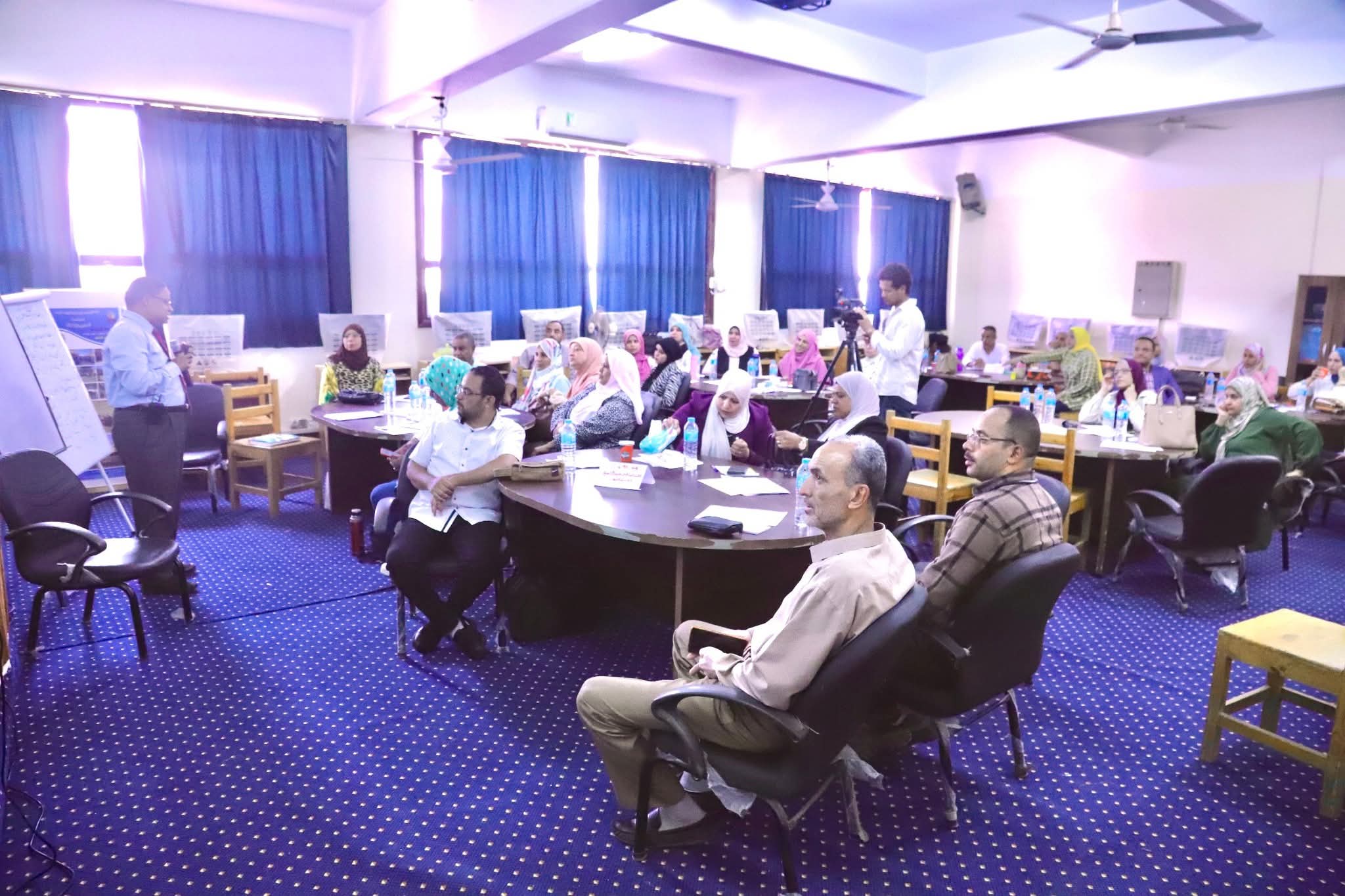 جامعة جنوب الوادي تنظم دورة تدريبية لتأهيل فريق عمل مشروع الاعتماد المؤسسي 1 FB IMG 1755940145521 جامعة جنوب الوادي جامعة جنوب الوادي تنظم دورة تدريبية لتأهيل فريق عمل مشروع الاعتماد المؤسسي موقع في الجامعة
