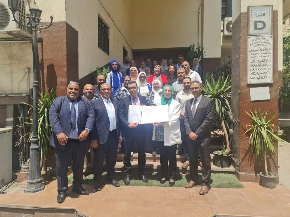 صيدلة جامعة القاهرة تحقق إنجازًا جديدًا بالحصول على شهادات الأيزو الدولية 1 FB IMG 1756101871783 جامعة القاهرة صيدلة جامعة القاهرة تحقق إنجازًا جديدًا بالحصول على شهادات الأيزو الدولية موقع في الجامعة