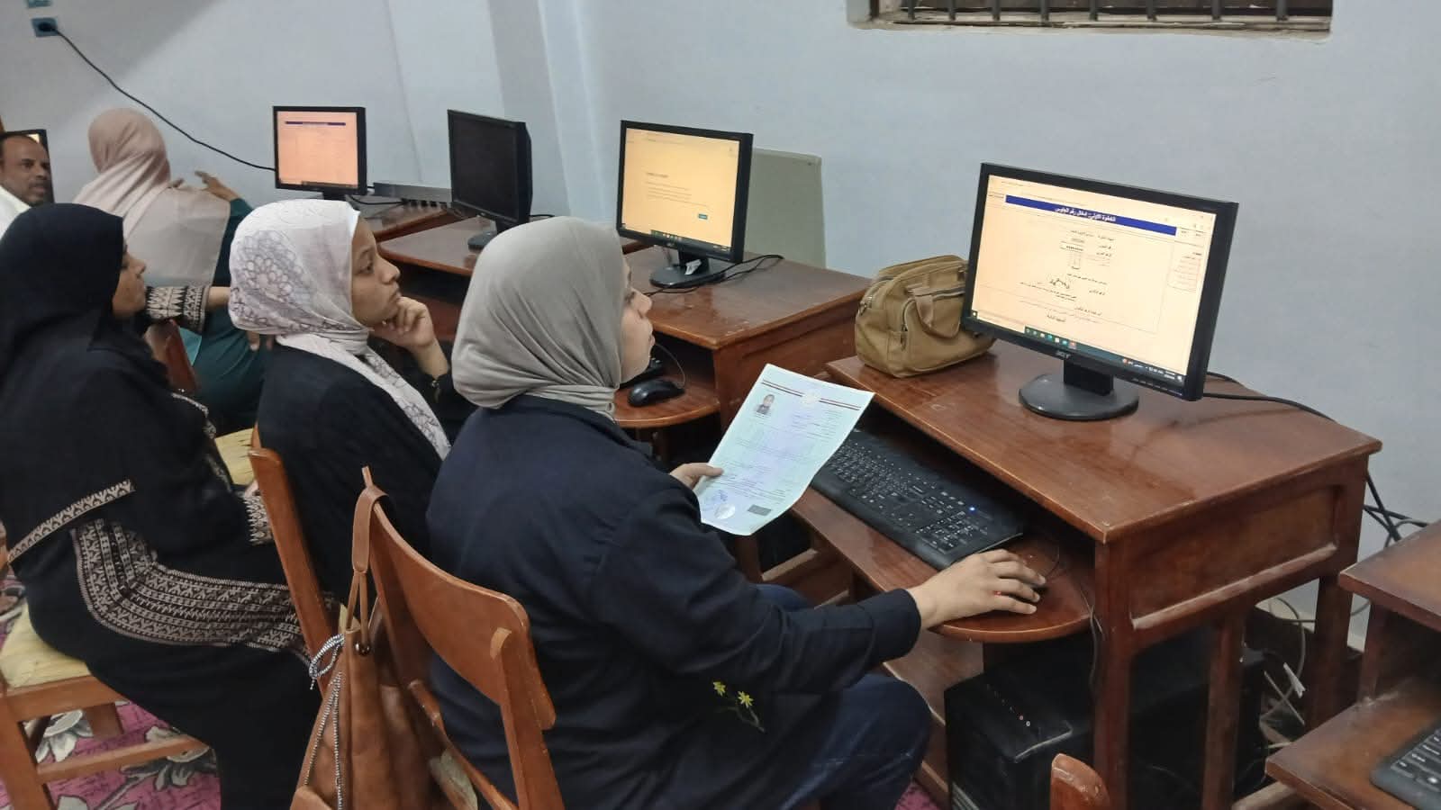 جامعة جنوب الوادي تستقبل طلاب المرحلة الثالثة بمعامل التنسيق الإلكتروني 1 FB IMG 1756204251283 تنسيق جامعة جنوب الوادي تستقبل طلاب المرحلة الثالثة بمعامل التنسيق الإلكتروني موقع في الجامعة