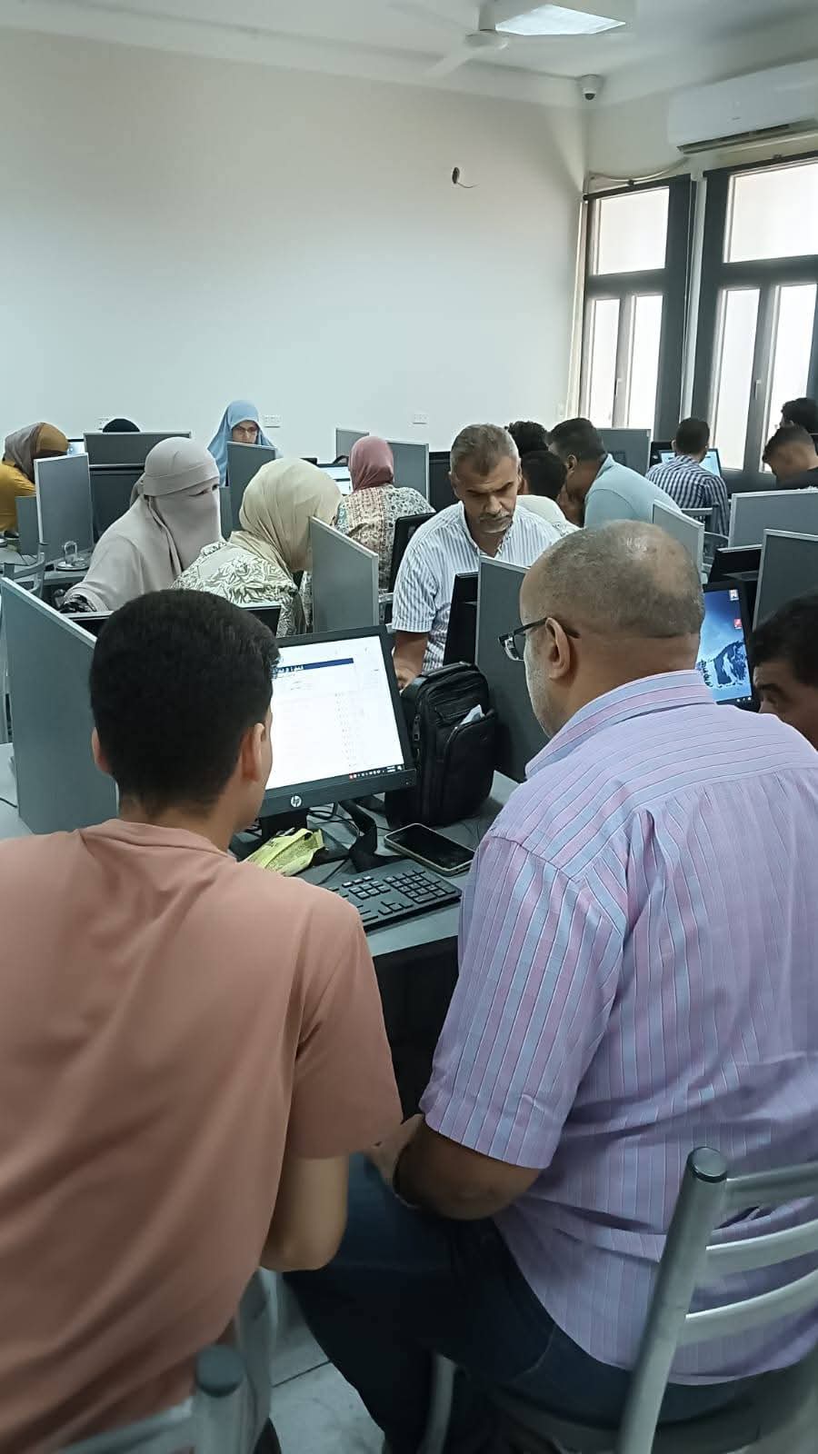 "التعليم العالي: استمرار الدعم الفني لطلاب الثانوية عبر معامل الحاسبات في تنسيق 2025 1 FB IMG 1756279302239 التعليم "التعليم العالي: استمرار الدعم الفني لطلاب الثانوية عبر معامل الحاسبات في تنسيق 2025 موقع في الجامعة