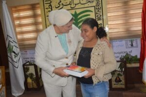 من كيس شيبسي إلى لقب سفيرة الرحمة.. المجلس القومي للطفولة يكرم الطفلة هايدي 4 FB IMG 1756285092214 سفيرة من كيس شيبسي إلى لقب سفيرة الرحمة.. المجلس القومي للطفولة يكرم الطفلة هايدي موقع في الجامعة