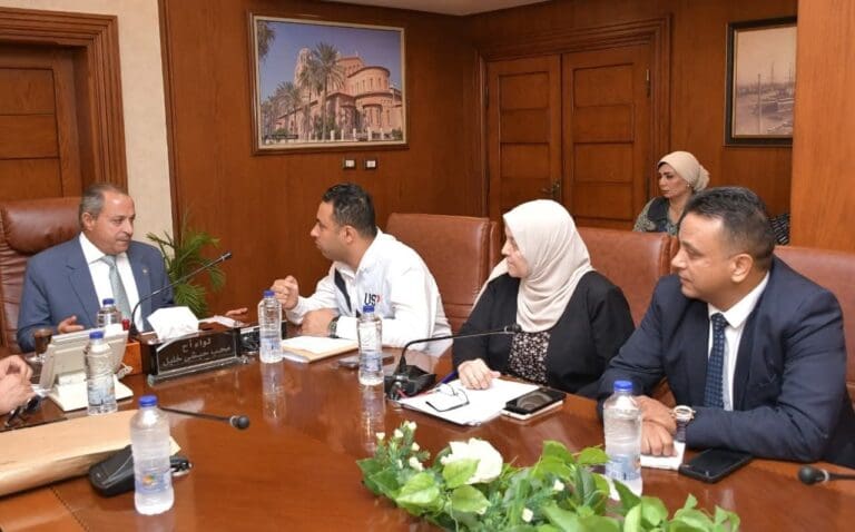 محافظ بورسعيد يناقش ملفات التعليم ويوجه بسرعة حل أزمة مستحقات المعلمين 2 FB IMG 1756321807798 عين شمس محافظ بورسعيد يناقش ملفات التعليم ويوجه بسرعة حل أزمة مستحقات المعلمين موقع في الجامعة