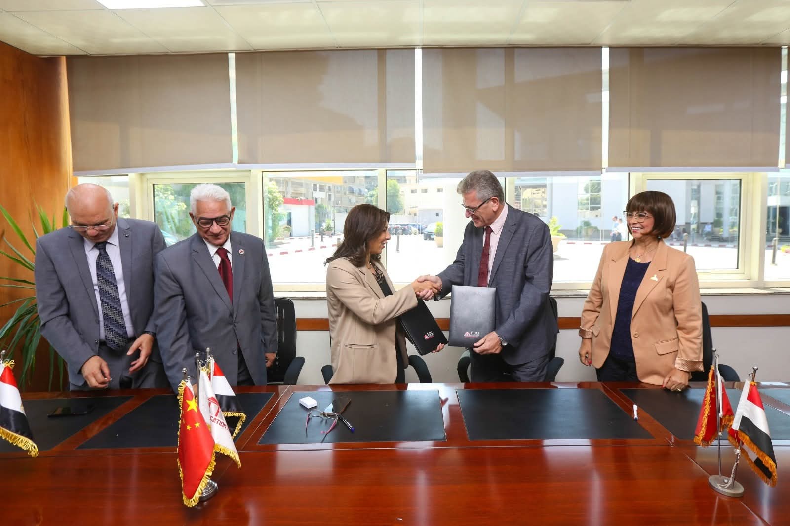 FB IMG 1756629027518 جامعة تعاون بين الجامعة المصرية الصينية والجمعية المصرية للطب الصيني التقليدي موقع في الجامعة