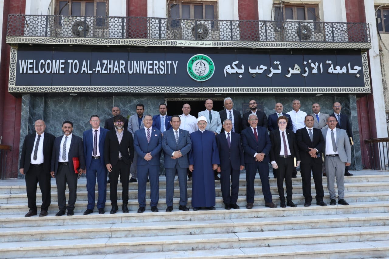 مذكرة تفاهم بين جامعة الأزهر والأكاديمية العربية للعلوم والتكنولوجيا في جميع المجالات العلمية 1 IMG 20250804 WA0063 جامعة الأزهر مذكرة تفاهم بين جامعة الأزهر والأكاديمية العربية للعلوم والتكنولوجيا في جميع المجالات العلمية موقع في الجامعة
