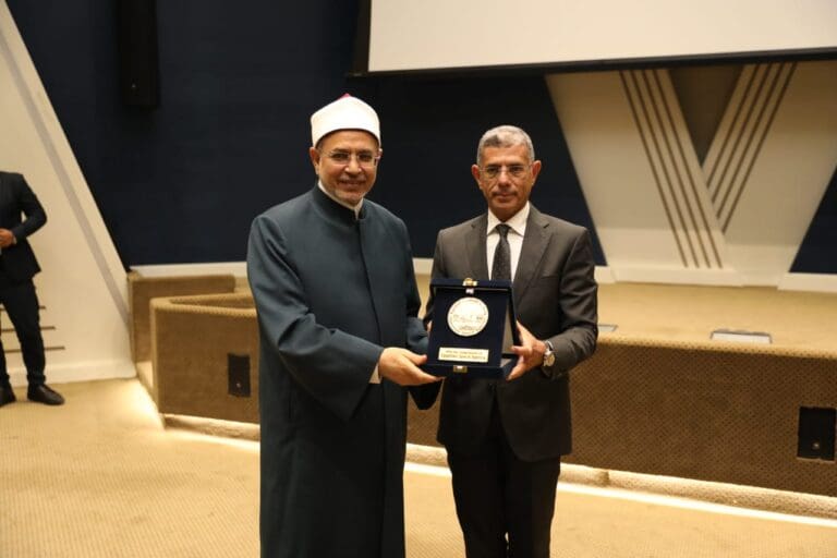 رئيس جامعة الأزهر: القرآن الكريم نبهنا منذ أكثر من 1400 عام إلى علوم الفضاء 4 IMG 20250805 WA0142 أسوان رئيس جامعة الأزهر: القرآن الكريم نبهنا منذ أكثر من 1400 عام إلى علوم الفضاء موقع في الجامعة